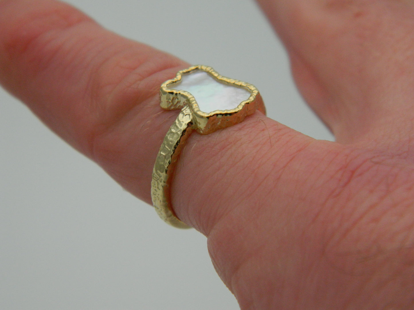 Clogau 9ct Yellow Gold Lady of Luck Mother of Pearl & Diamond Ring size M, O or P