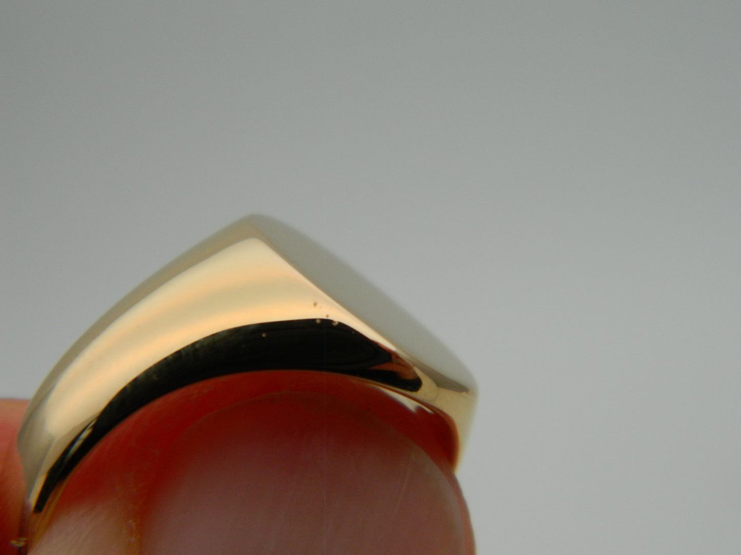 Clogau 18ct Gold 1854 Blend 9.6g Oval Signet Ring RRP £2,240.00 size P (slight second)