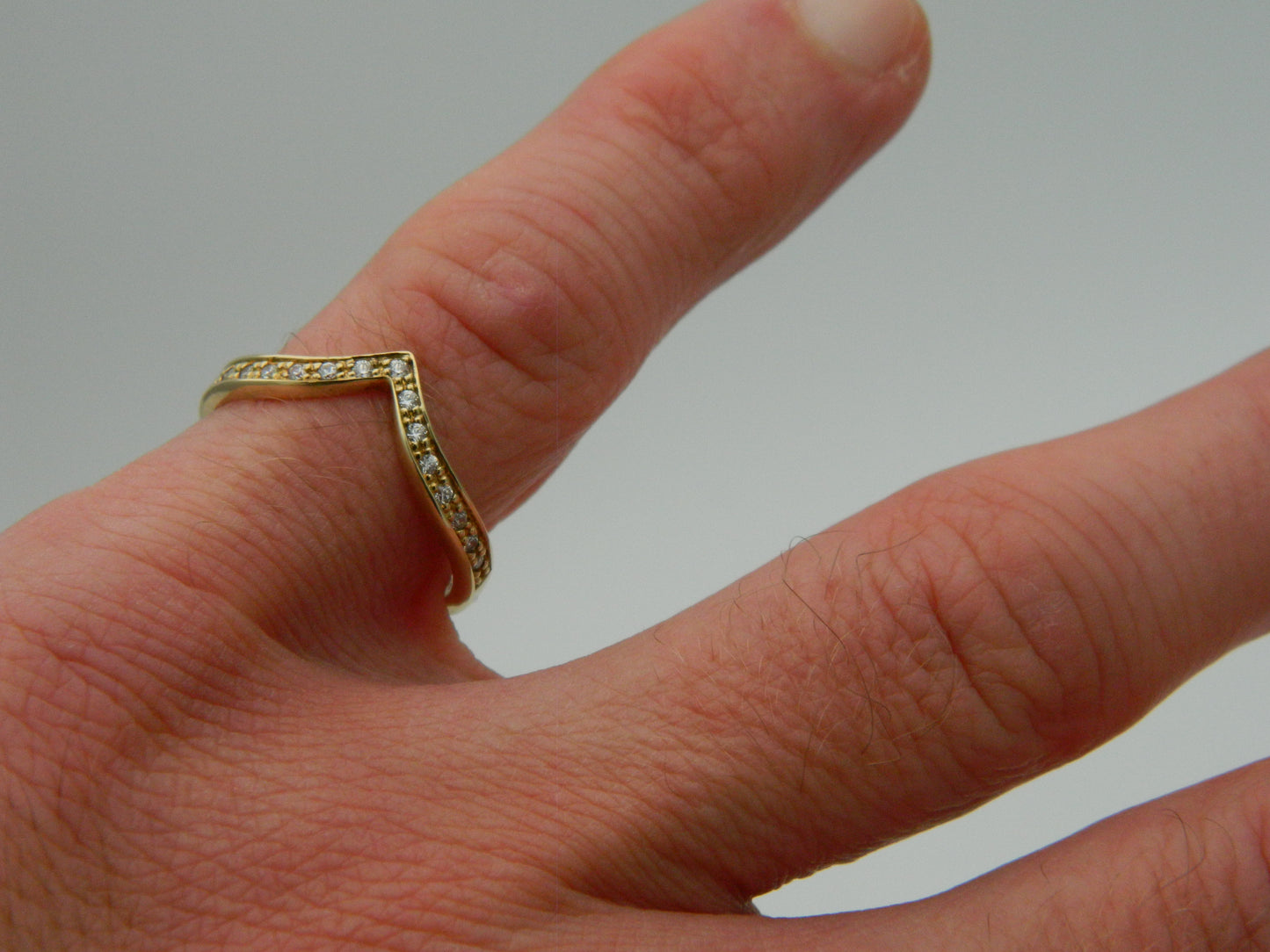 Clogau 9ct Yellow Gold 15 Diamond 'Make a Wish' Wedding Band Ring size R