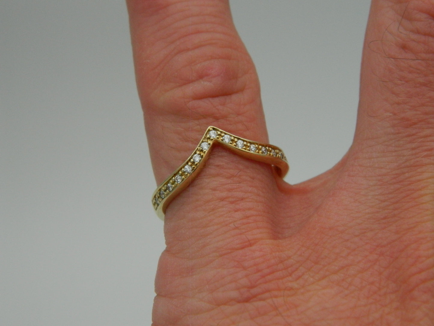 Clogau 9ct Yellow Gold 15 Diamond 'Make a Wish' Wedding Band Ring size R