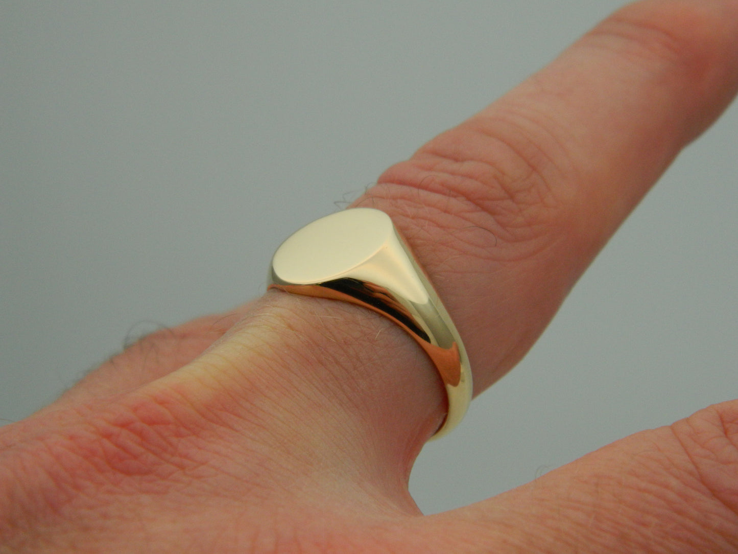 Clogau 18ct Gold 1854 Blend 9.5g Oval Signet Ring RRP £2,240.00 size Y (slight second)