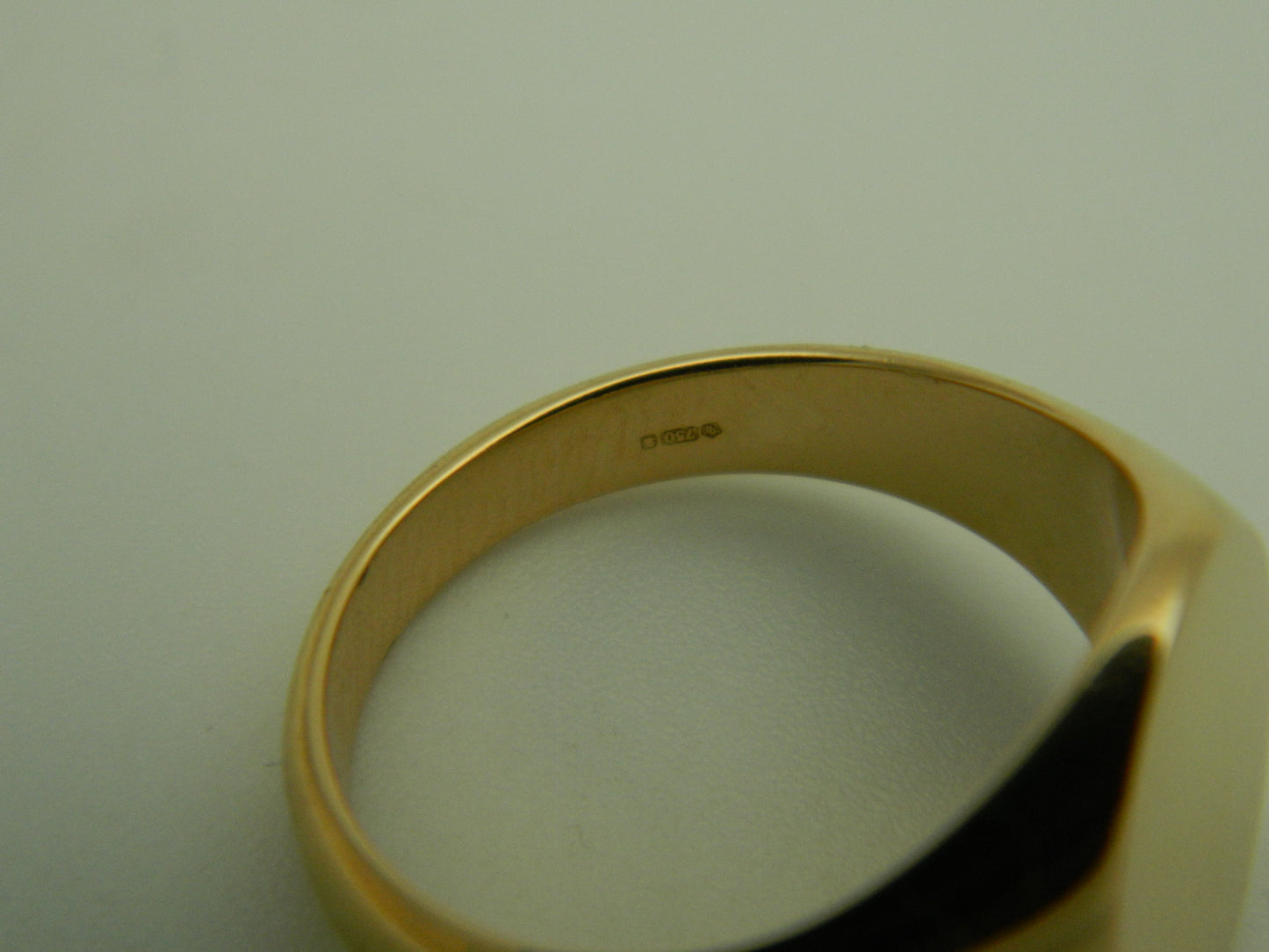 Clogau 18ct Gold 1854 Blend Oval Signet Ring size P (slight second)