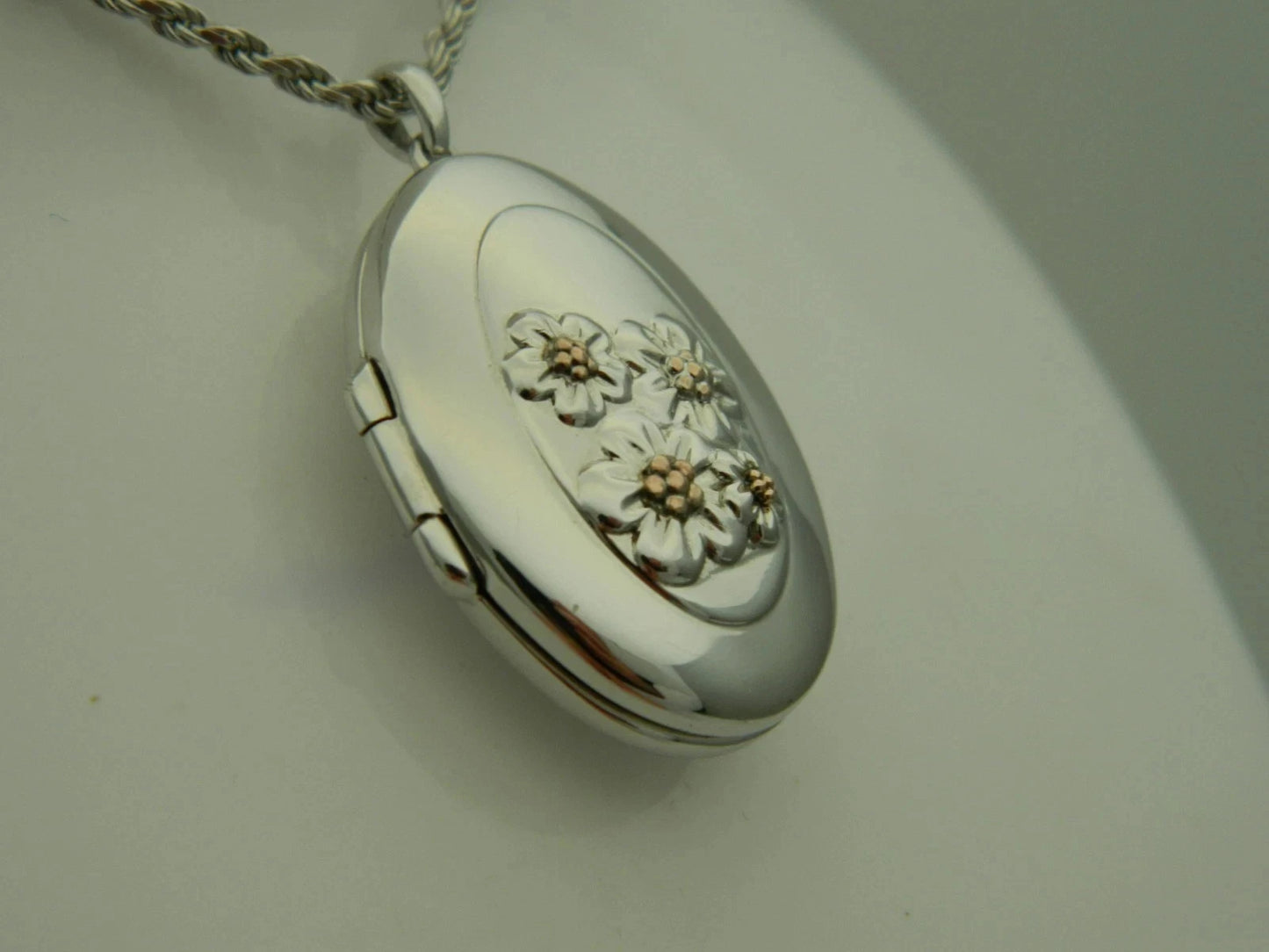 Clogau Sterling Silver & 9ct Rose Gold Nature's Wonder Forget Me Not Locket RRP £310.00 (pre loved)