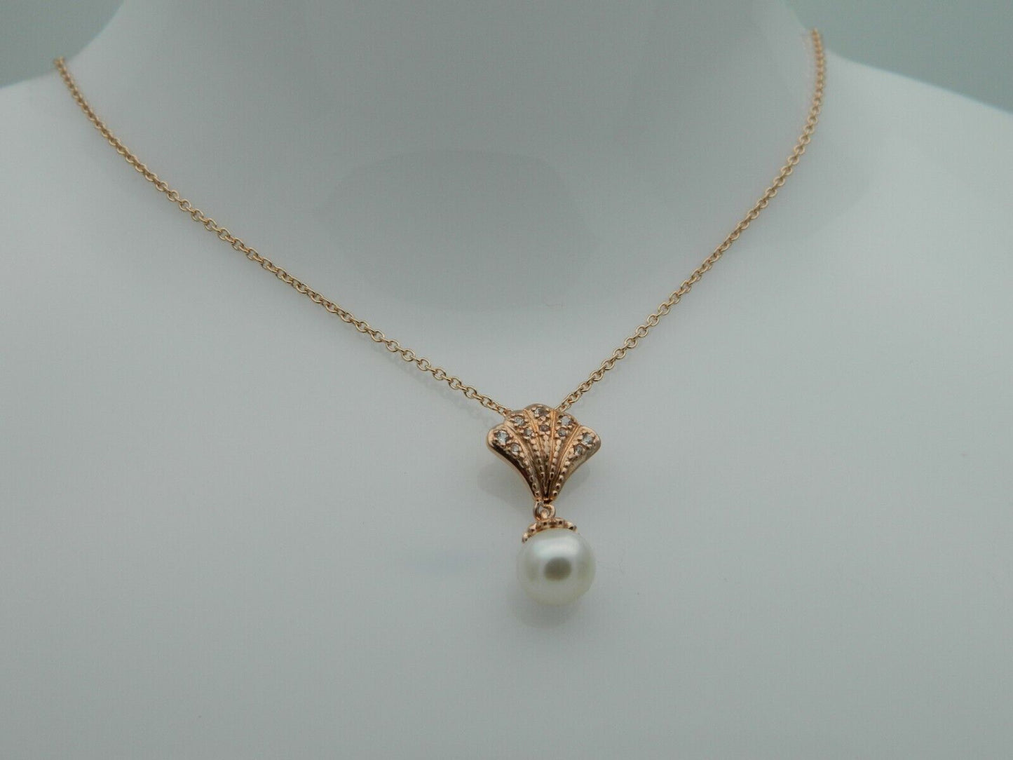 Clogau 9ct Rose Gold Windsor Pearl & Topaz Pendant